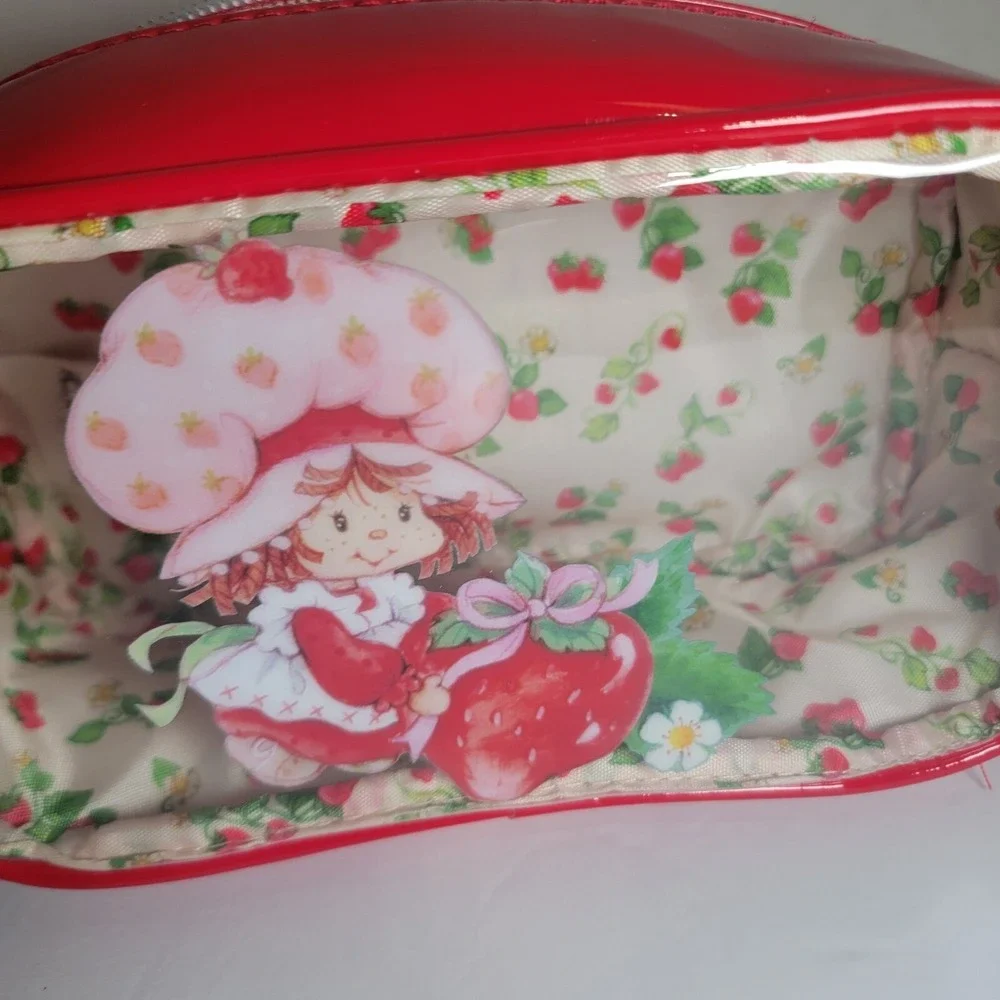 Strawberry Shortcake Large Makeup Cosmetic Bag & 4 Eye Brushes & 2 Applicators